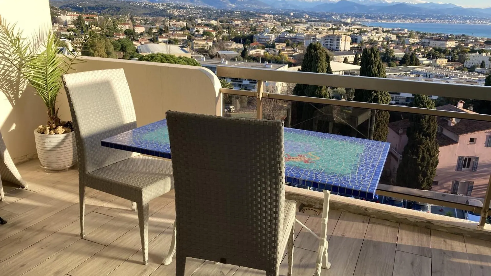 Lovely Studio For 2 - Panoramic View Antibes Apartment